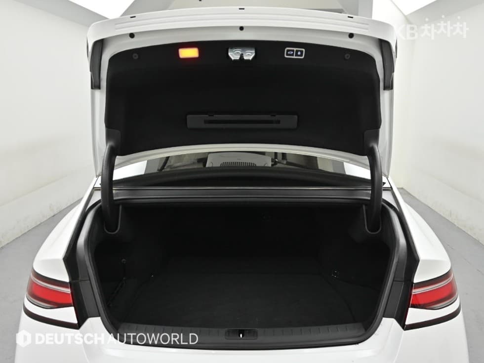 Genesis - G90 | 3.5T AWD Base 19