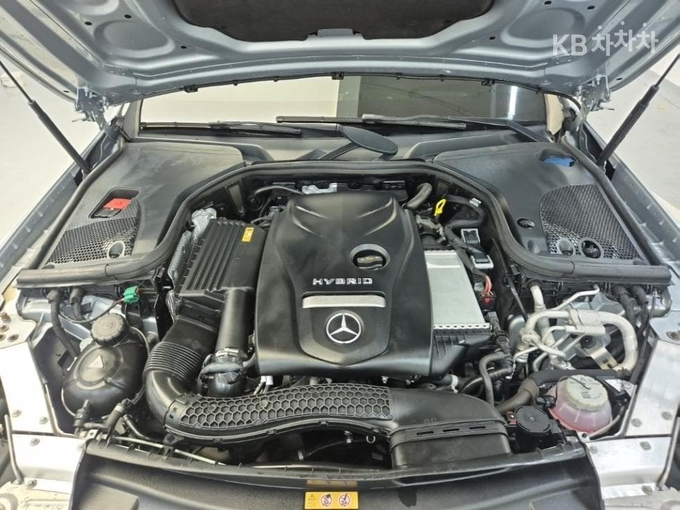 Mercedes-Benz - E-Class | E300 4MATIC Exclusive 5