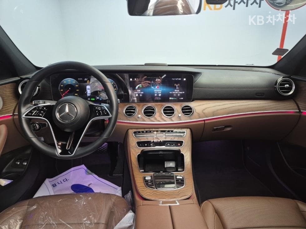 Mercedes-Benz - E-Class | E300 4MATIC Exclusive 7