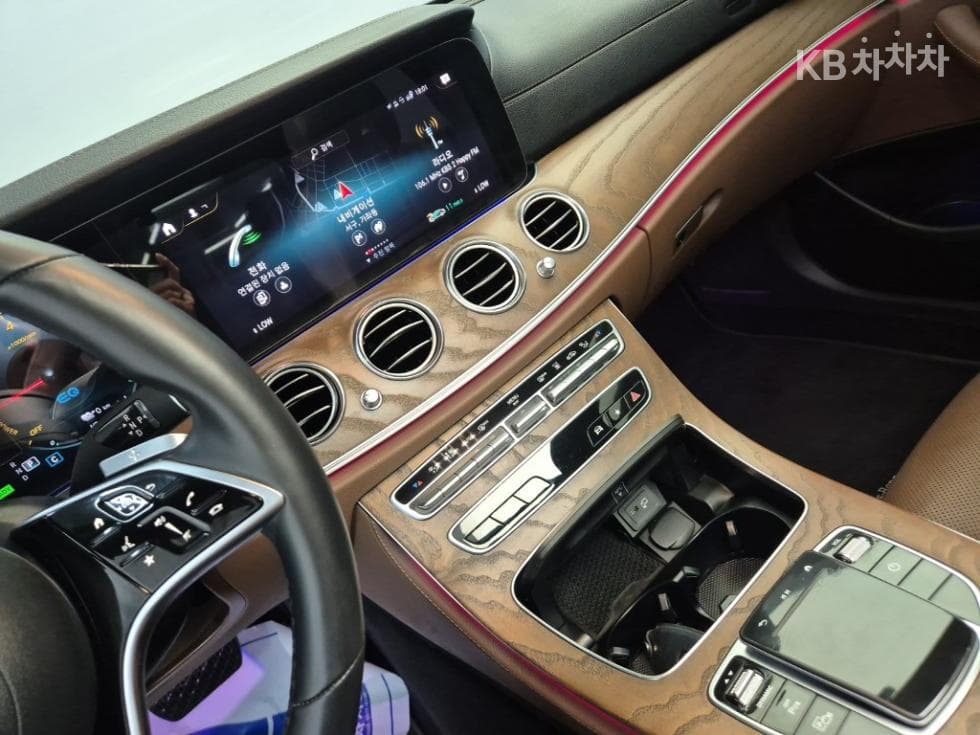 Mercedes-Benz - E-Class | E300 4MATIC Exclusive 10