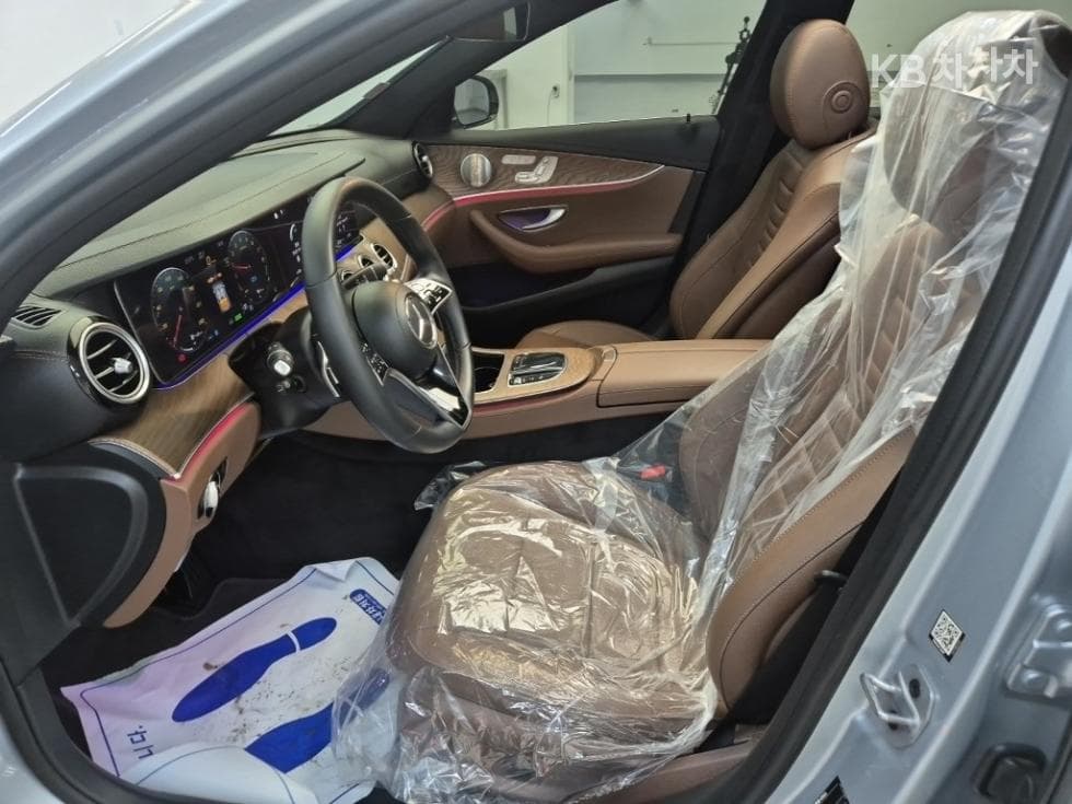 Mercedes-Benz - E-Class | E300 4MATIC Exclusive 11