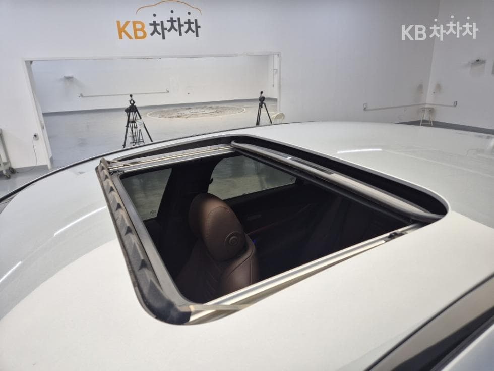Mercedes-Benz - E-Class | E300 4MATIC Exclusive 13