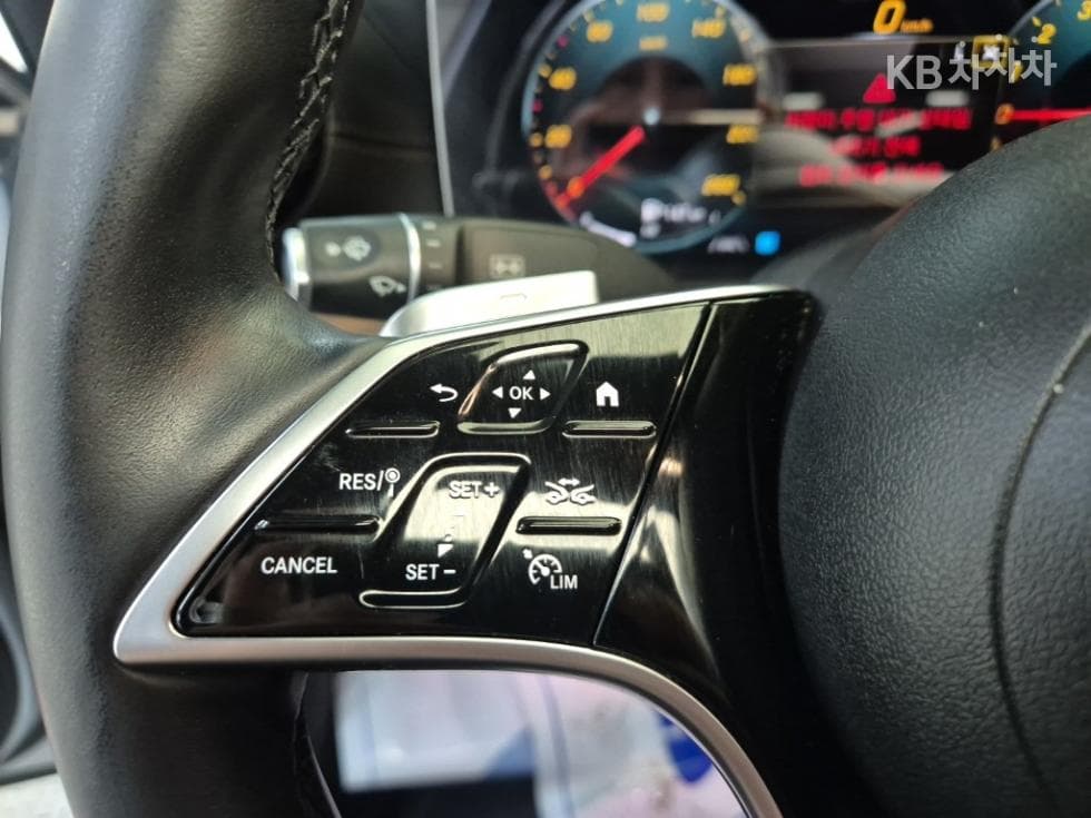Mercedes-Benz - E-Class | E300 4MATIC Exclusive 16