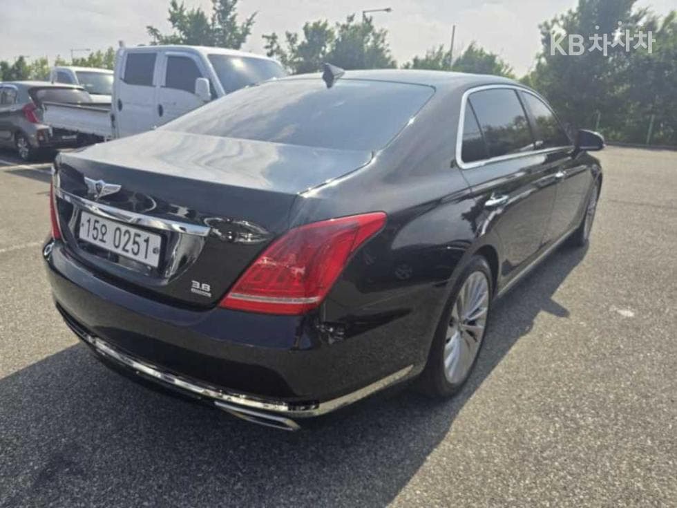Genesis - EQ900 | 3.8 GDI AWD Prestige 4