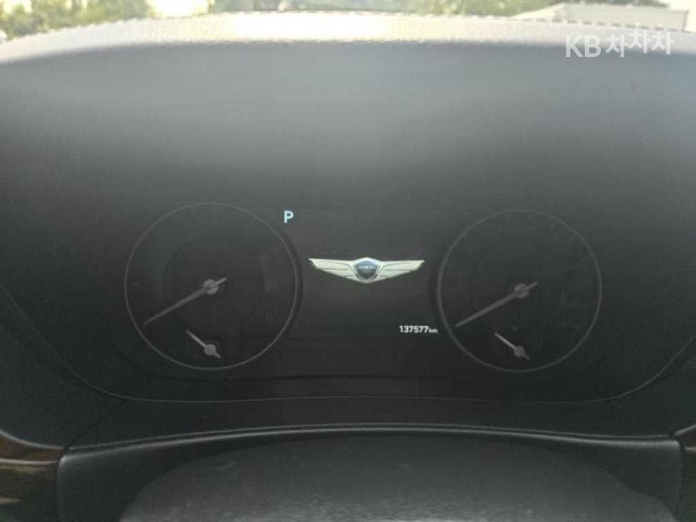 Genesis - EQ900 | 3.8 GDI AWD Prestige 6