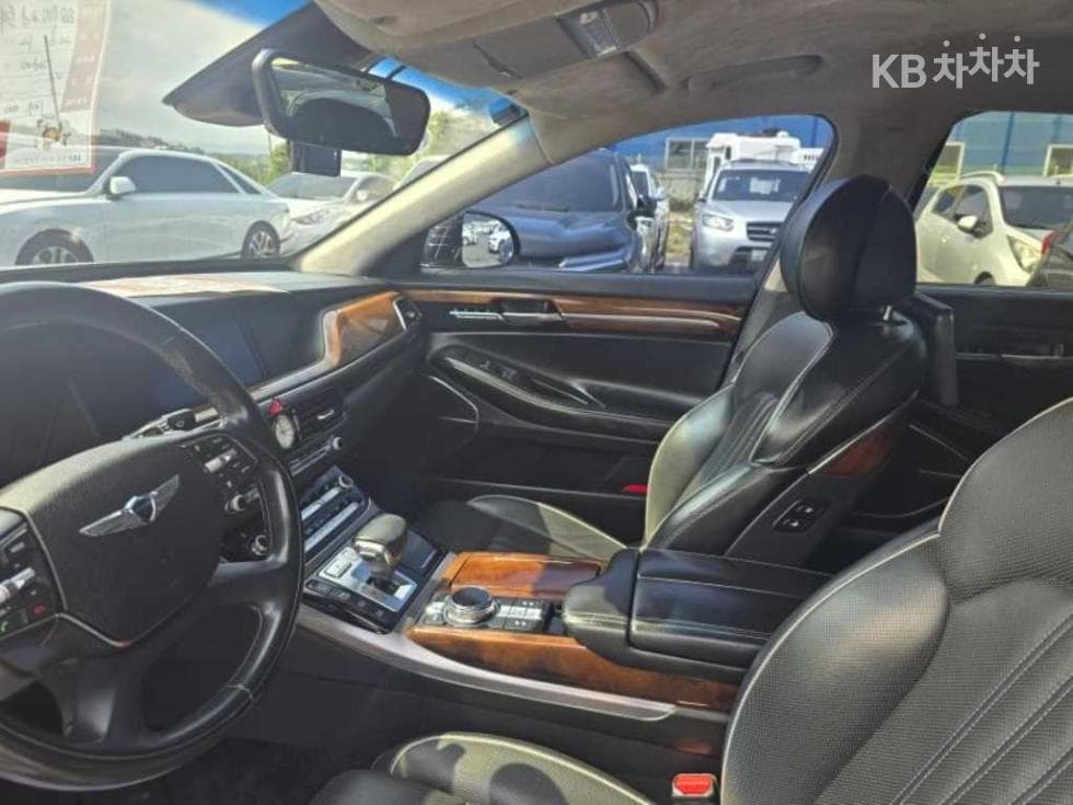 Genesis - EQ900 | 3.8 GDI AWD Prestige 14