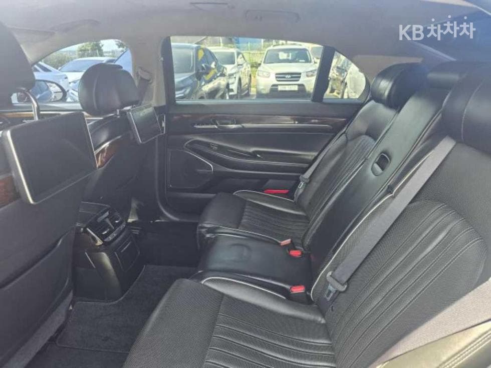 Genesis - EQ900 | 3.8 GDI AWD Prestige 16