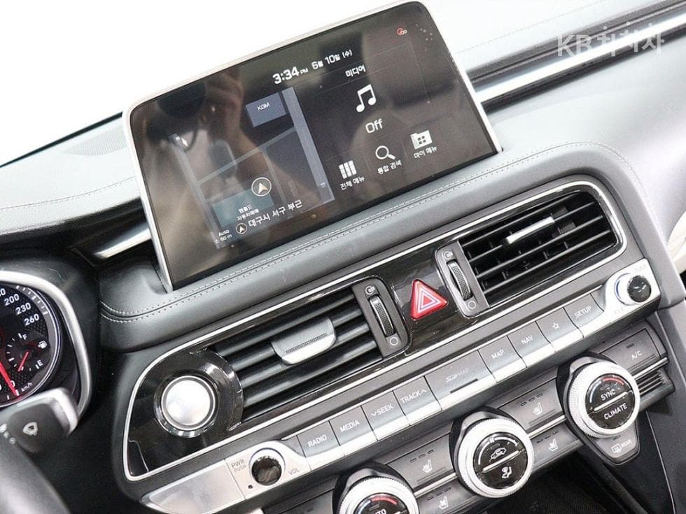 Genesis - G70 | 2.0T AWD Elite 11