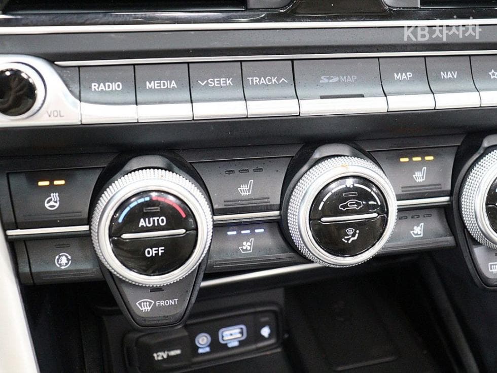 Genesis - G70 | 2.0T AWD Elite 14