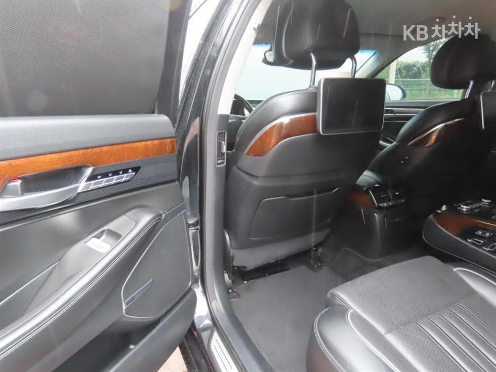 Genesis - EQ900 | 3.3 T-GDI AWD Prestige 6