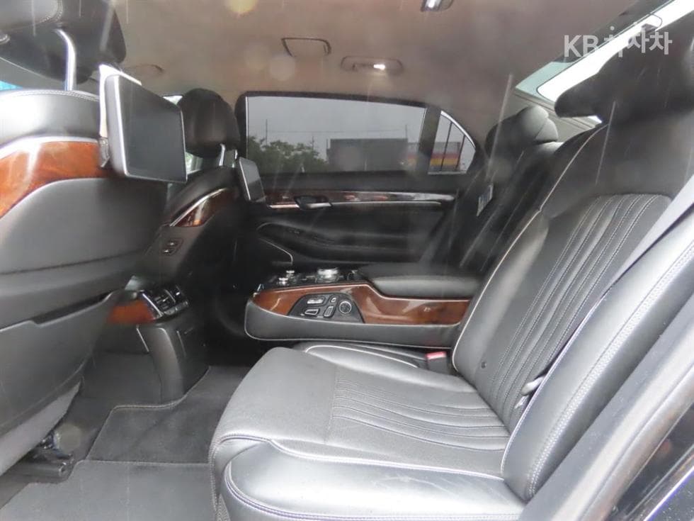 Genesis - EQ900 | 3.3 T-GDI AWD Prestige 7