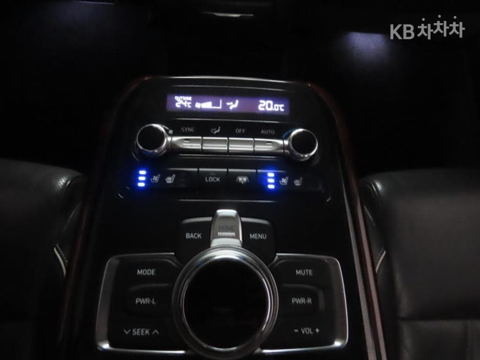 Genesis - EQ900 | 3.3 T-GDI AWD Prestige 8