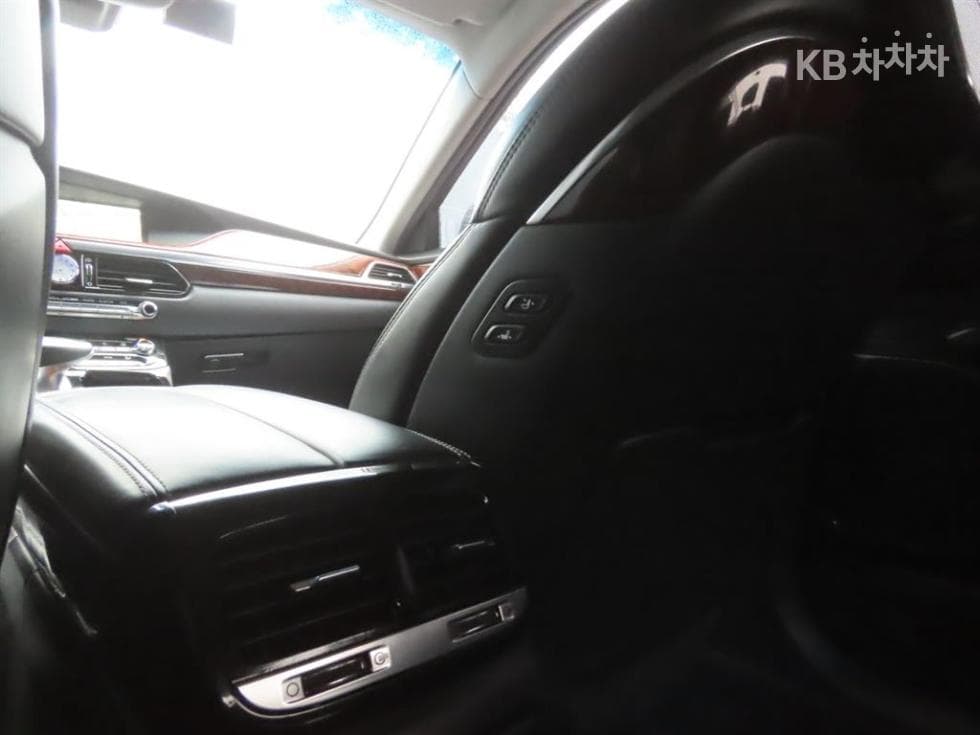 Genesis - EQ900 | 3.3 T-GDI AWD Prestige 9