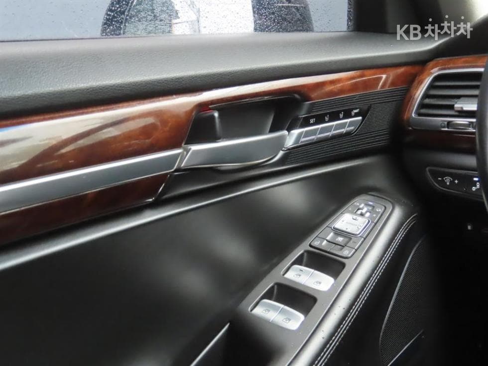 Genesis - EQ900 | 3.3 T-GDI AWD Prestige 15