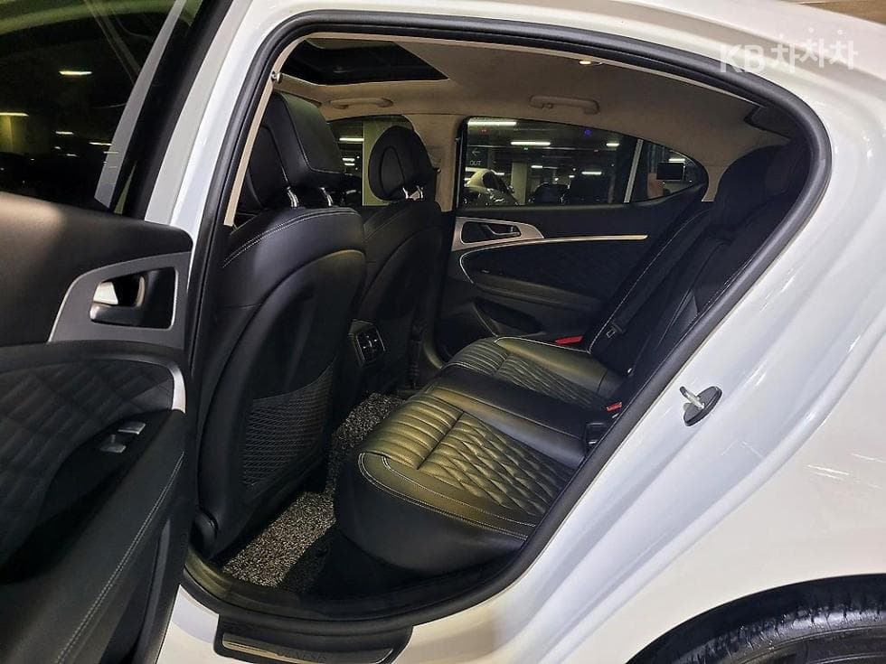 Genesis - G70 | The New 2.0T 4WD Standard 8
