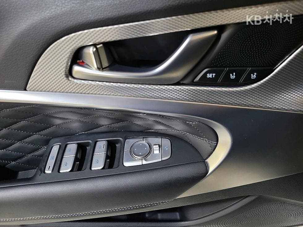Genesis - G70 | The New 2.0T 4WD Standard 13