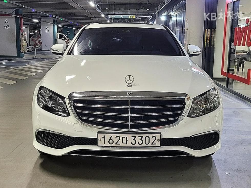 Mercedes-Benz - E-Class | E220 4MATIC Exclusive 2