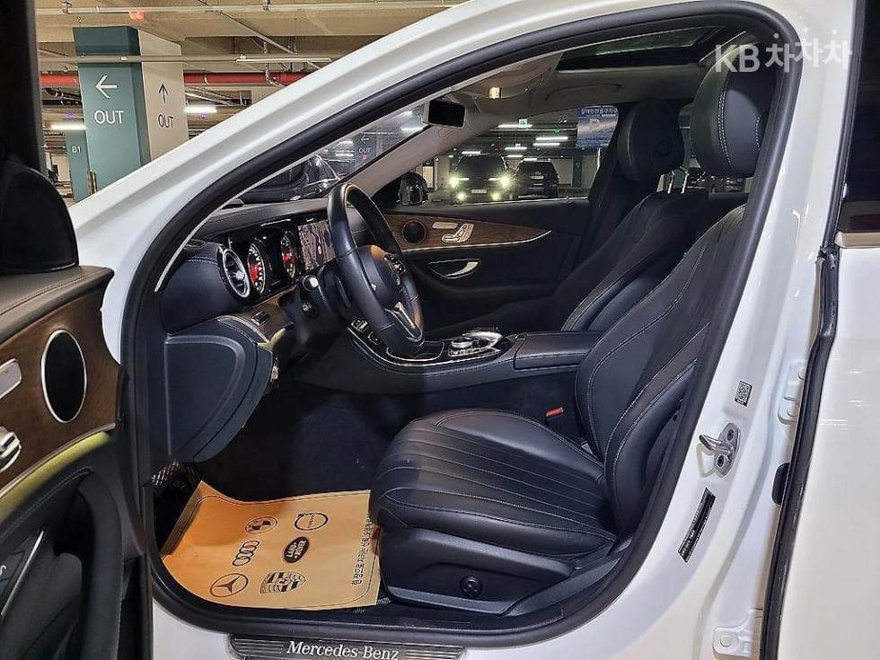 Mercedes-Benz - E-Class | E220 4MATIC Exclusive 7