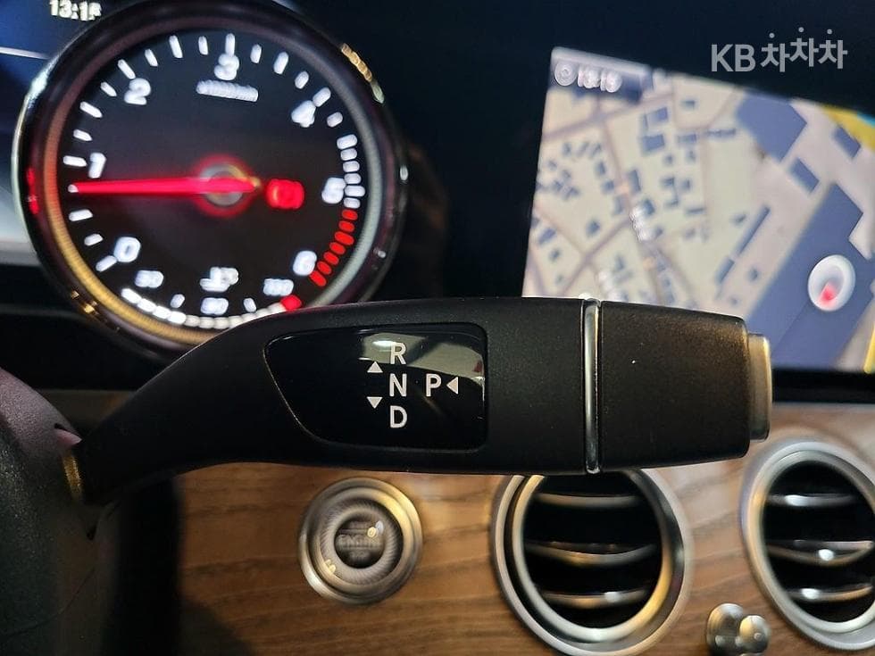 Mercedes-Benz - E-Class | E220 4MATIC Exclusive 12