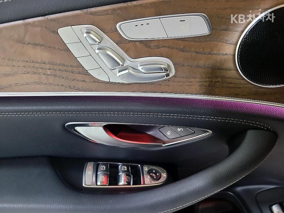 Mercedes-Benz - E-Class | E220 4MATIC Exclusive 13