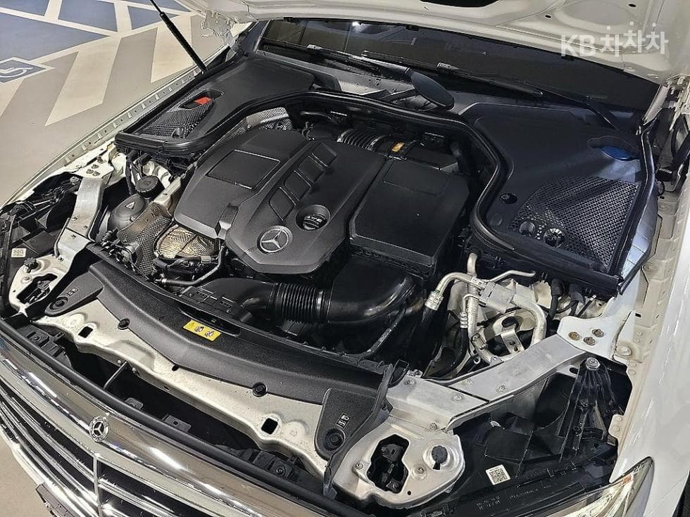 Mercedes-Benz - E-Class | E220 4MATIC Exclusive 19