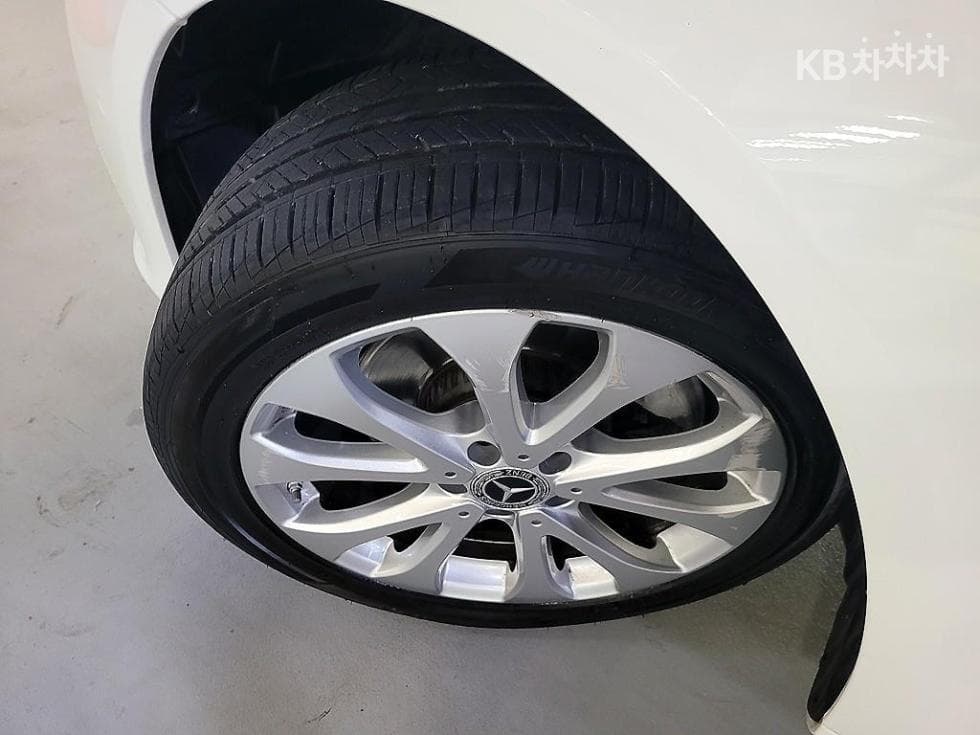 Mercedes-Benz - E-Class | E220 4MATIC Exclusive 20