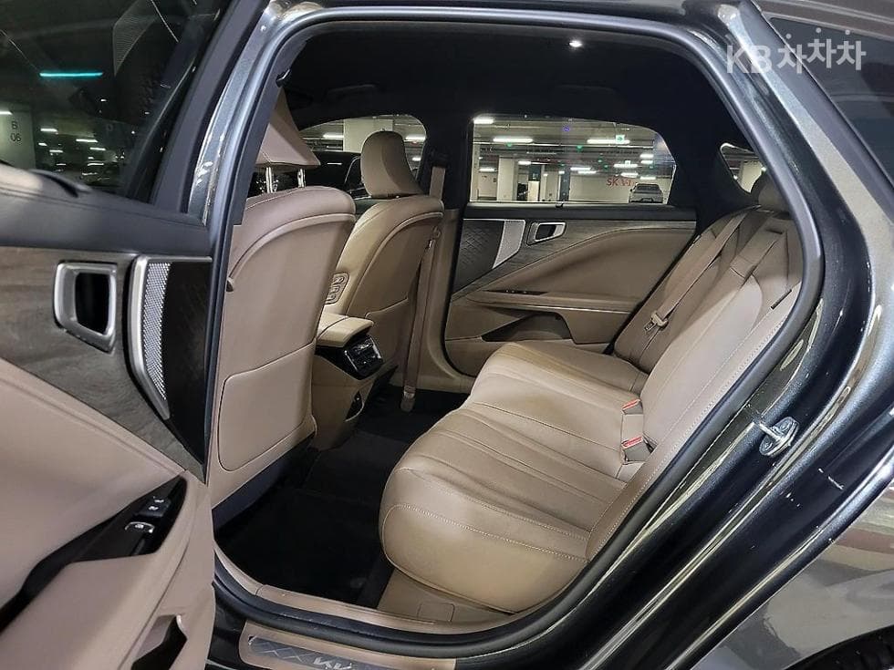 كيا - K8 | 2.5 Gasoline Noblesse 8