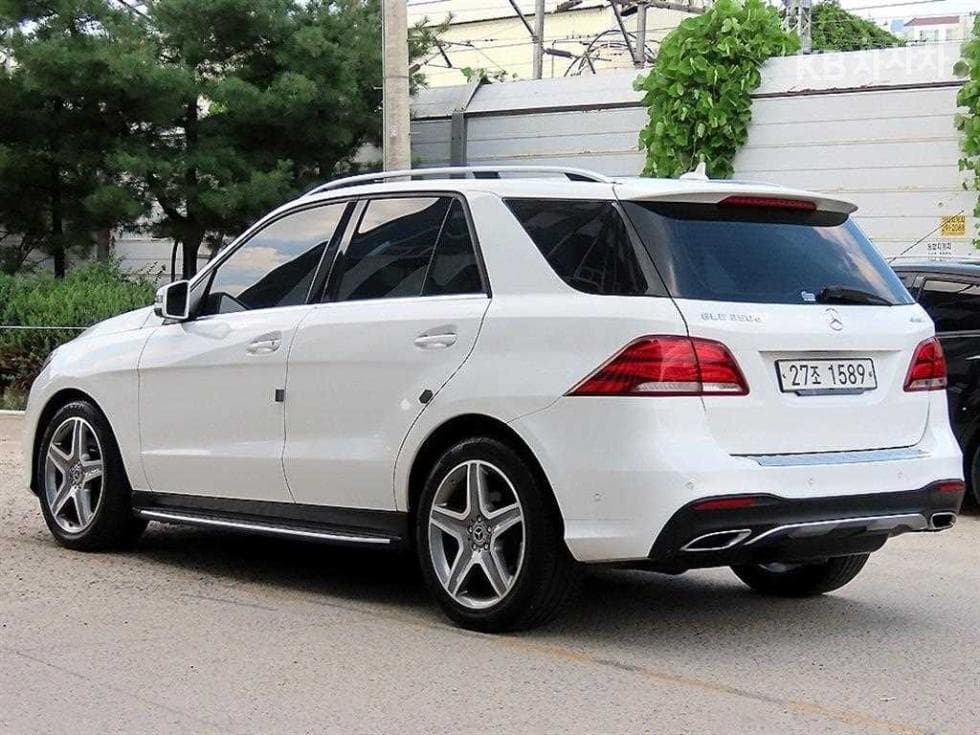 Mercedes-Benz - GLE-Class | 350 4Matic Base 3
