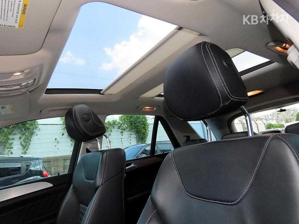 Mercedes-Benz - GLE-Class | 350 4Matic Base 17