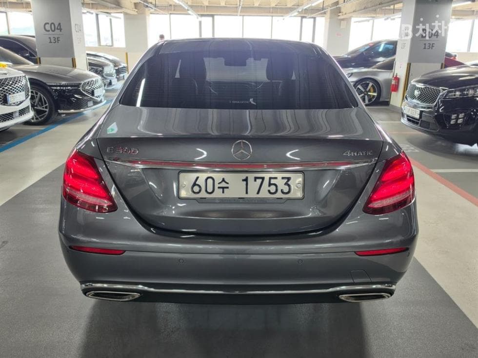 Mercedes-Benz - E-Class | E300 4Matic Exclusive 4