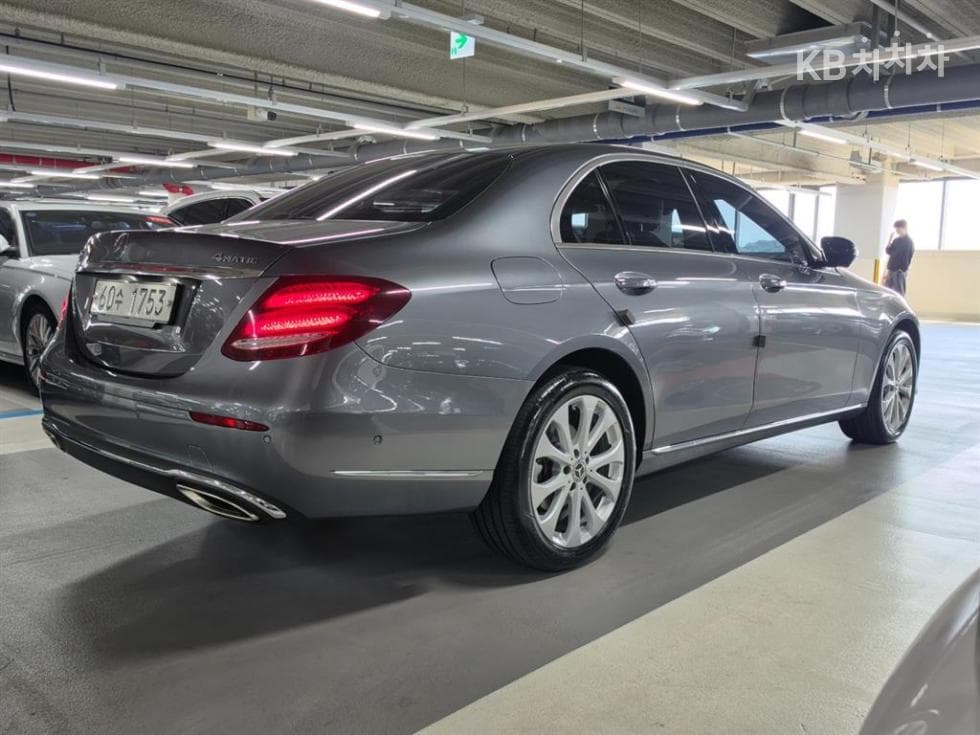 Mercedes-Benz - E-Class | E300 4Matic Exclusive 5