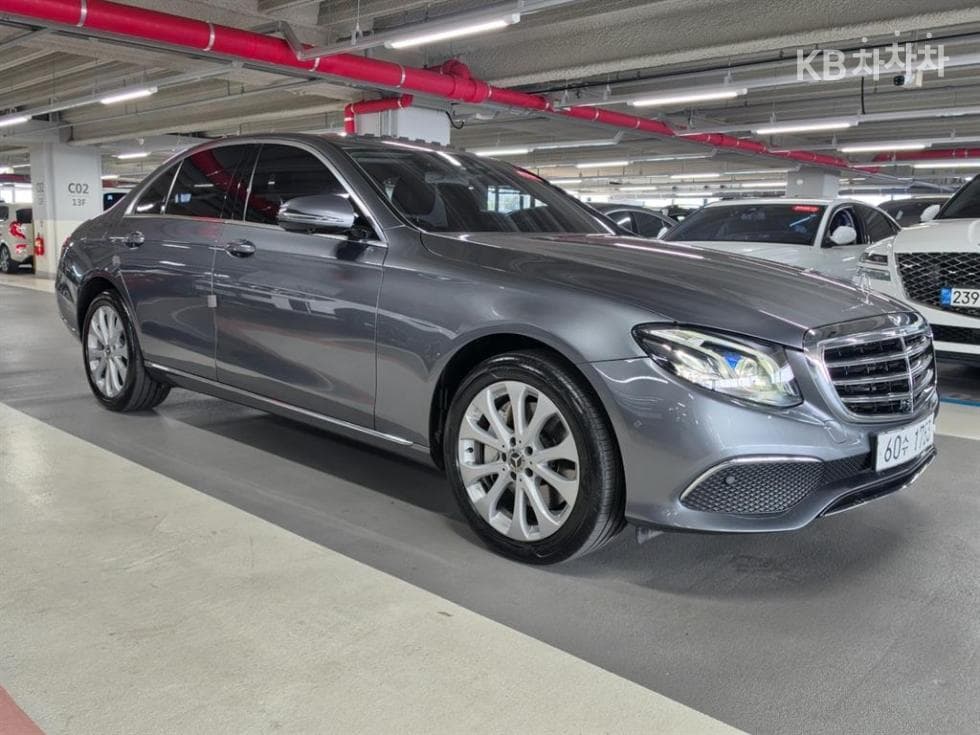 Mercedes-Benz - E-Class | E300 4Matic Exclusive 6