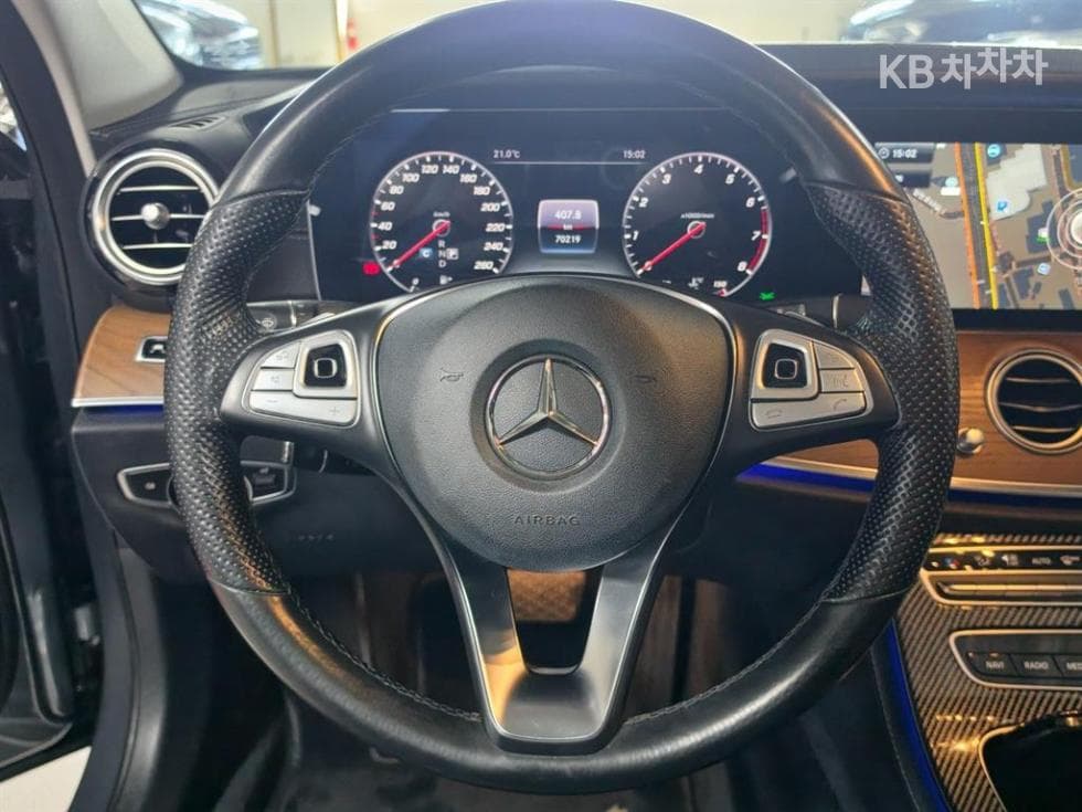 Mercedes-Benz - E-Class | E300 4Matic Exclusive 10