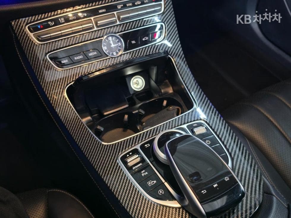 Mercedes-Benz - E-Class | E300 4Matic Exclusive 12
