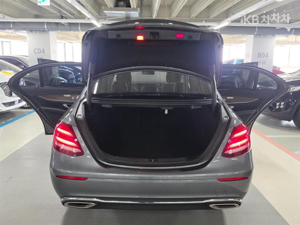 Mercedes-Benz - E-Class | E300 4Matic Exclusive 20