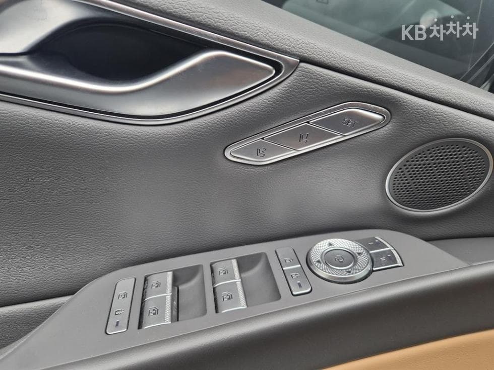 Genesis - G80 | 2.5 T-GDi AWD 17