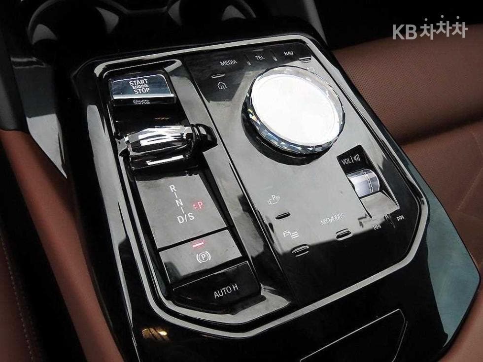 BMW - 5-Series | New 530 xDrive M Sport 11