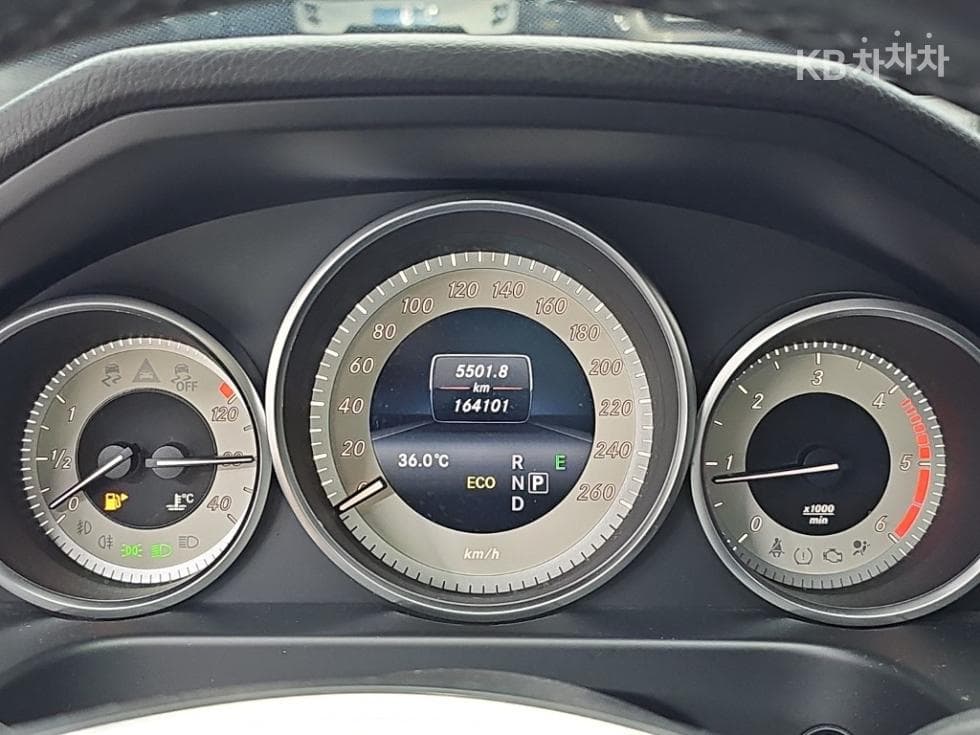 Mercedes-Benz - E-Class | New E220 CDI Avantgarde W212(09~) 6