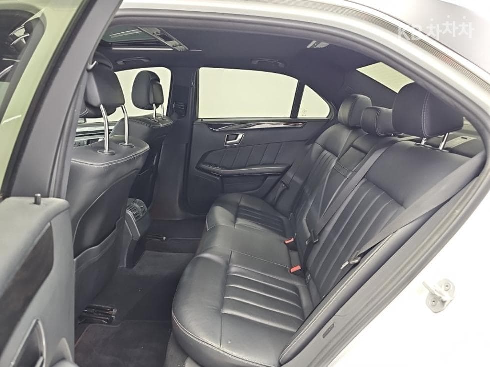 Mercedes-Benz - E-Class | New E220 CDI Avantgarde W212(09~) 12