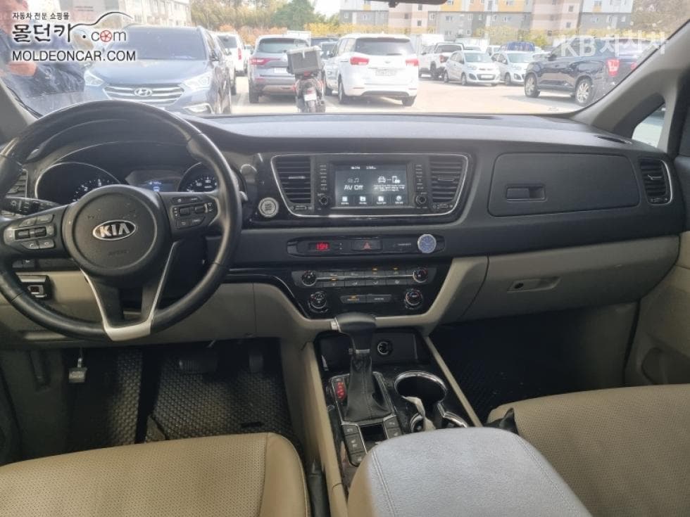 كيا - كارنيفال | The New 11Seater 2.2 Diesel Prestige 9