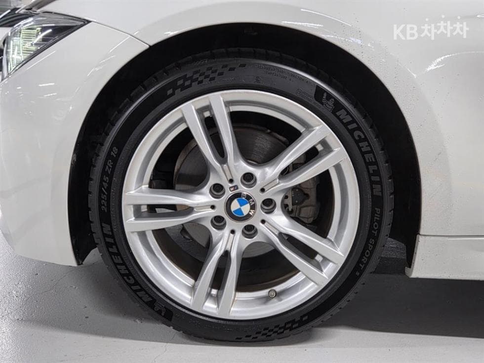 BMW - 3-Series | New 330 F30 Edition 8