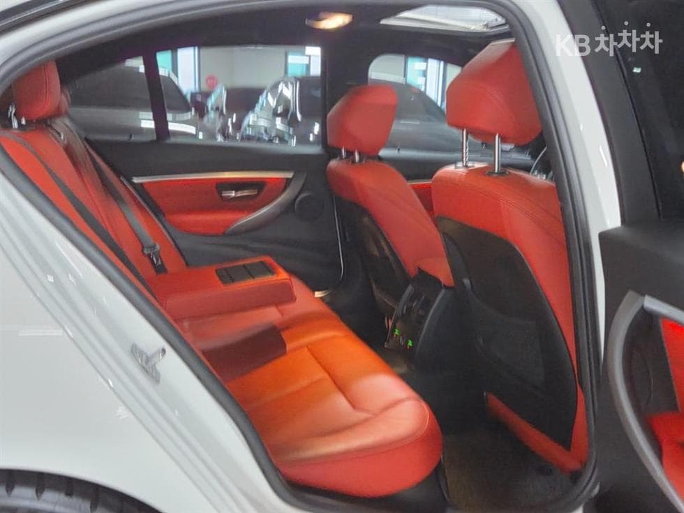 BMW - 3-Series | New 330 F30 Edition 13