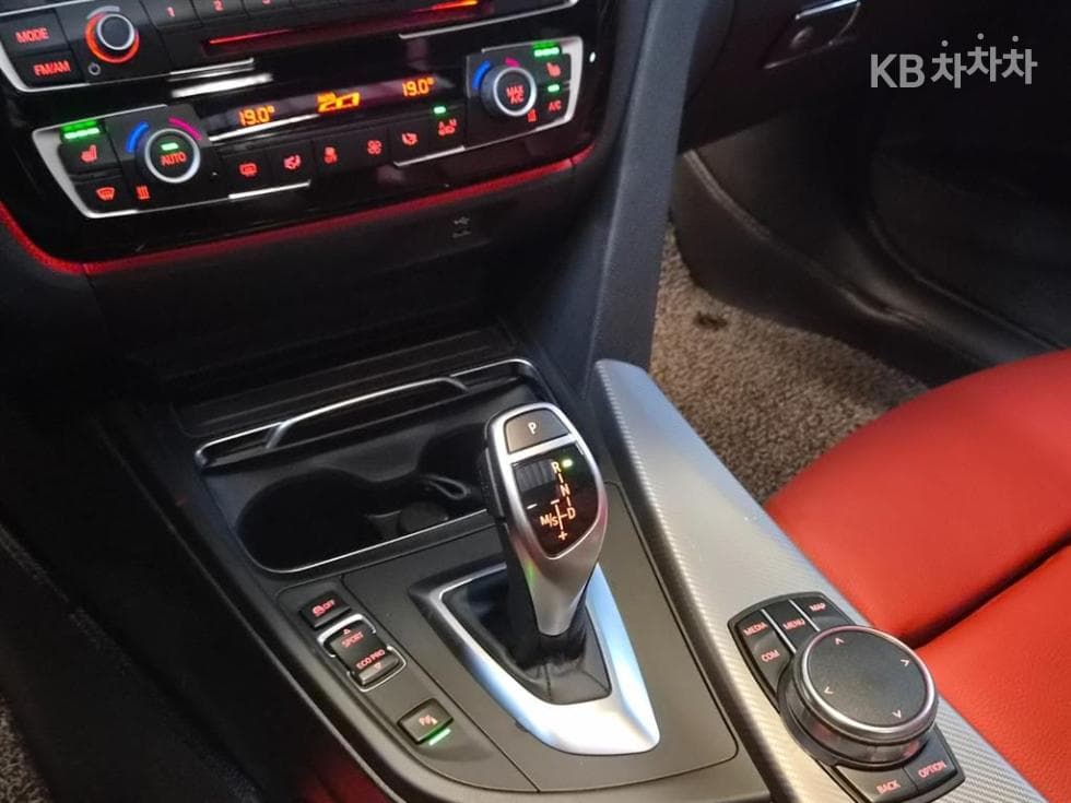 BMW - 3-Series | New 330 F30 Edition 18