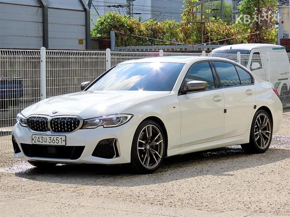 BMW - 3-Series | M340 Base 2