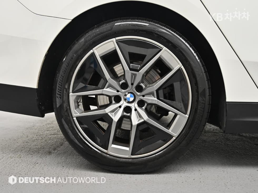 BMW - 5-Series | New 520 Base 5