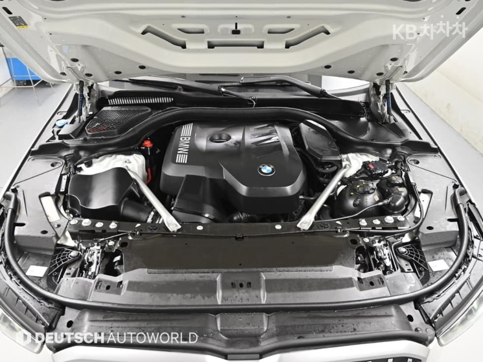 BMW - 5-Series | New 520 Base 6