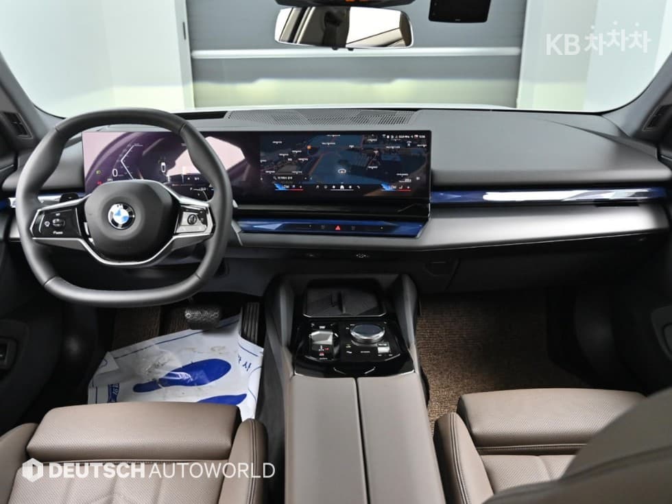 BMW - 5-Series | New 520 Base 7
