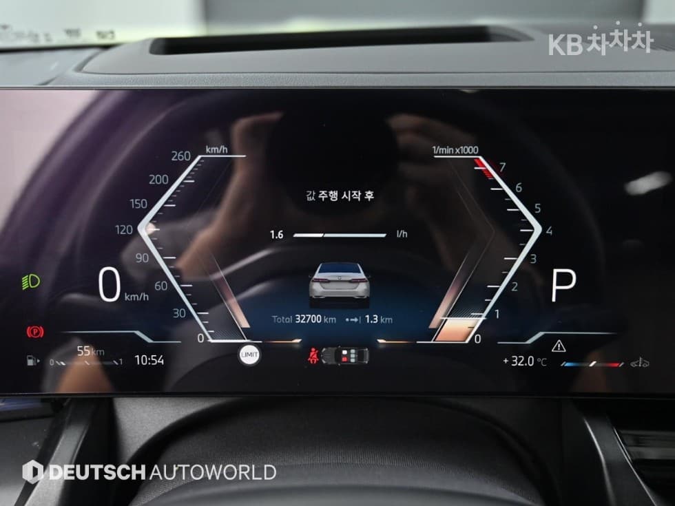 BMW - 5-Series | New 520 Base 8