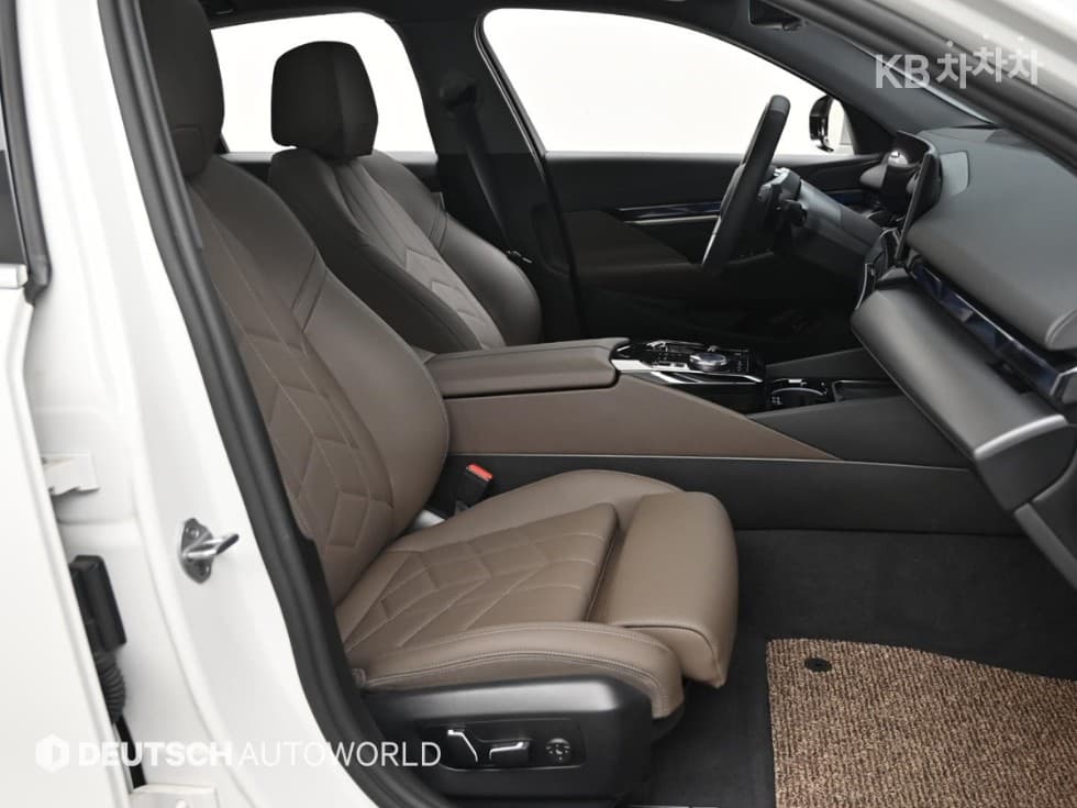 BMW - 5-Series | New 520 Base 10