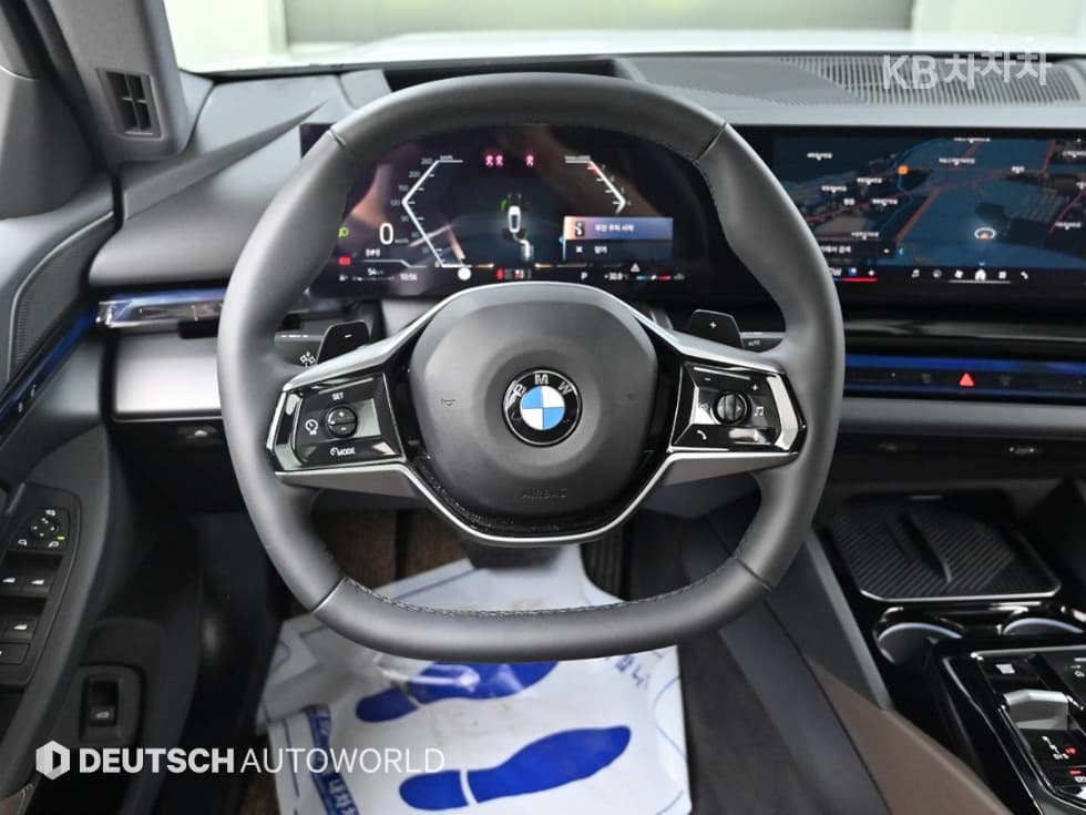 BMW - 5-Series | New 520 Base 13